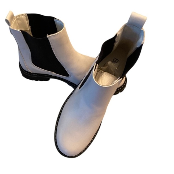 NWOT CORKY'S | TO BE HONEST SLIP ON BOOTIES IN WHITE SIZE 10 - Picture 4 of 8